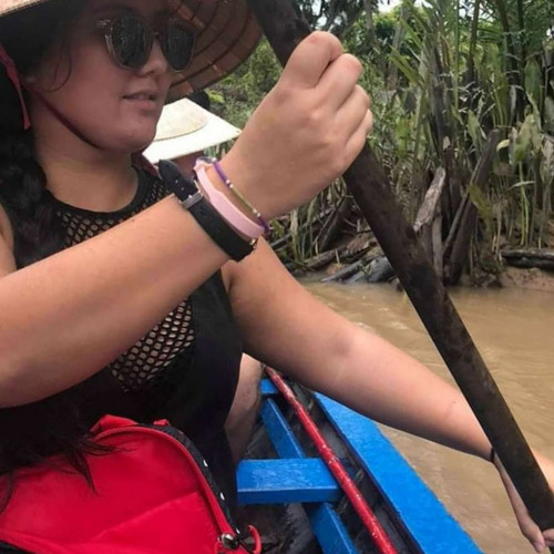 Une femme grosse pour du concret