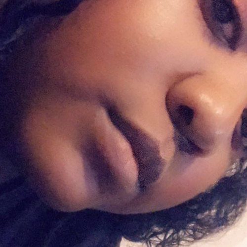 Une belle femme pour un plan Q